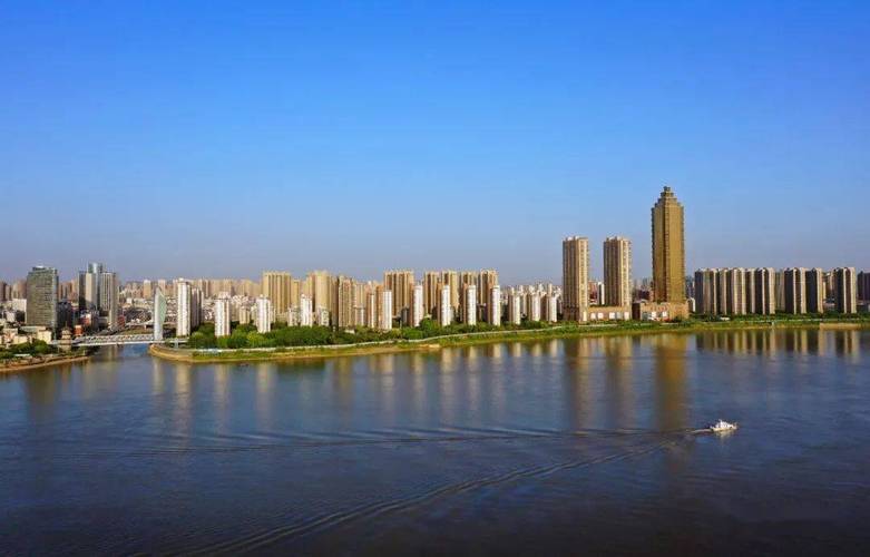 加強土壤污染風險管控，著力打好農業農村土壤污染治理攻堅戰
